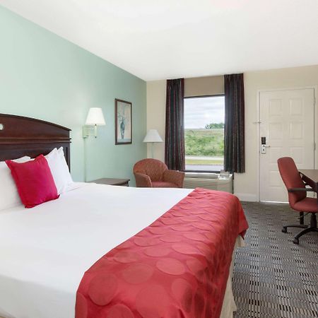 Hotel Ramada By Wyndham Pelham Exterior foto