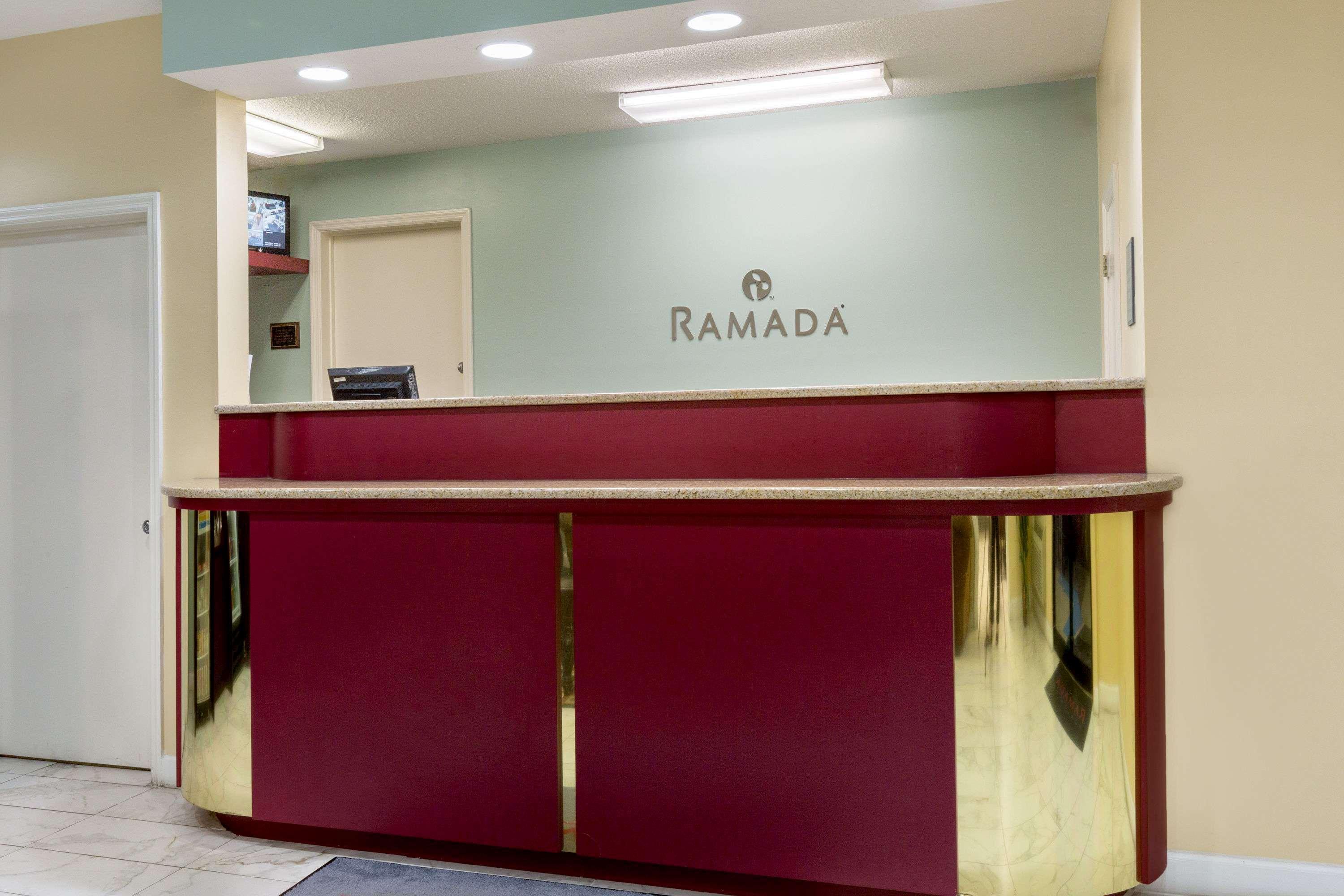 Hotel Ramada By Wyndham Pelham Exterior foto