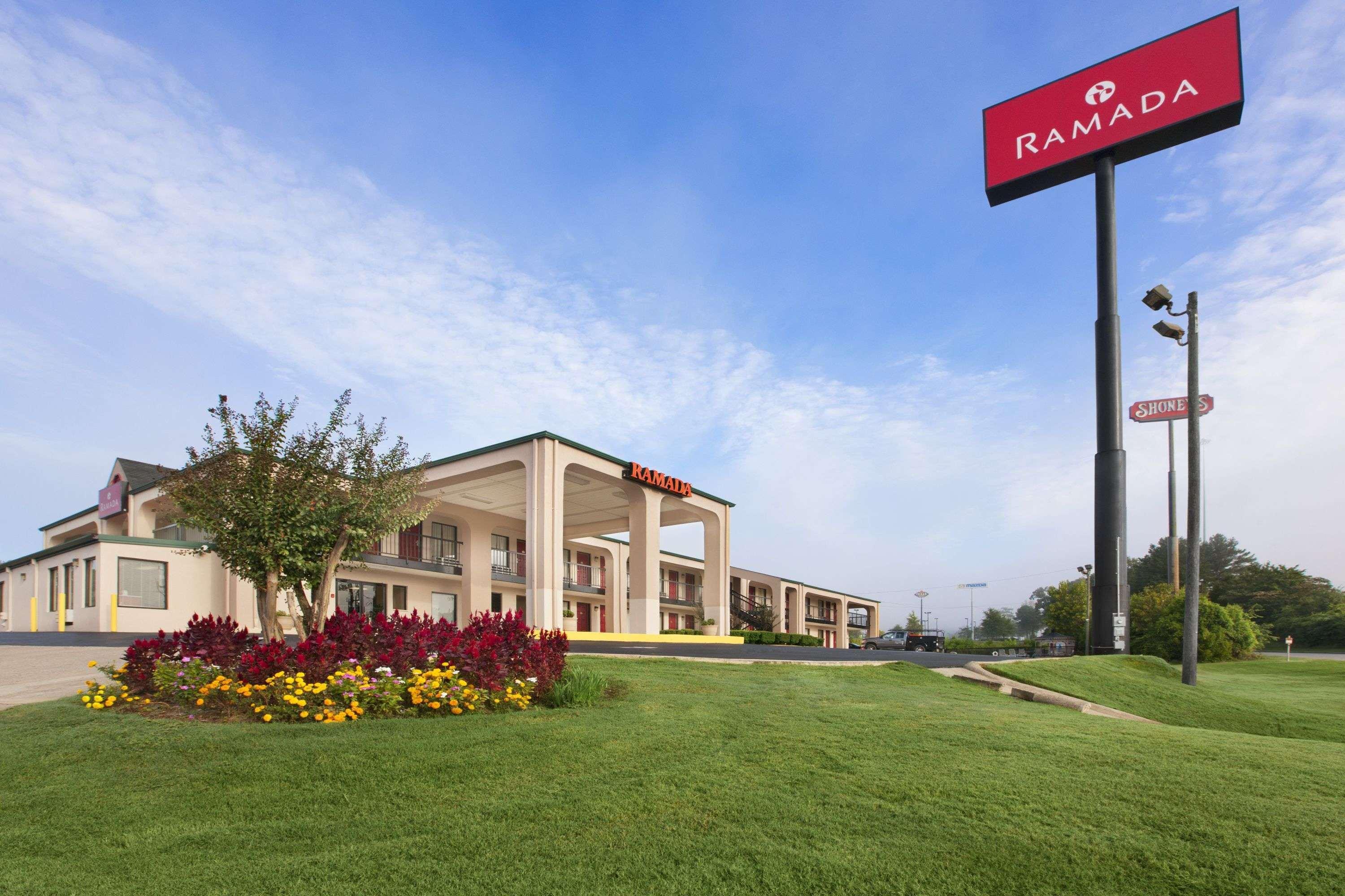 Hotel Ramada By Wyndham Pelham Exterior foto