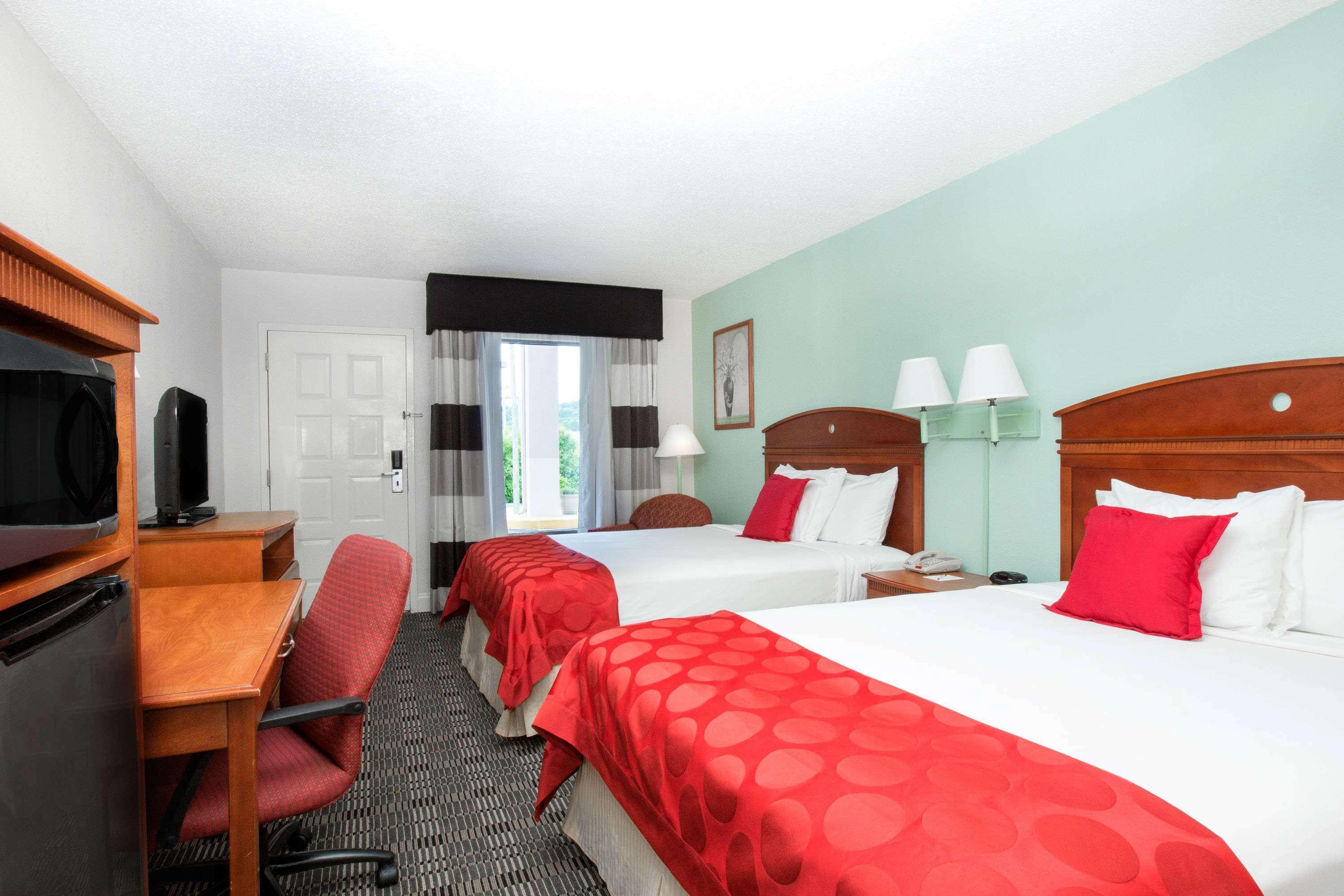 Hotel Ramada By Wyndham Pelham Exterior foto